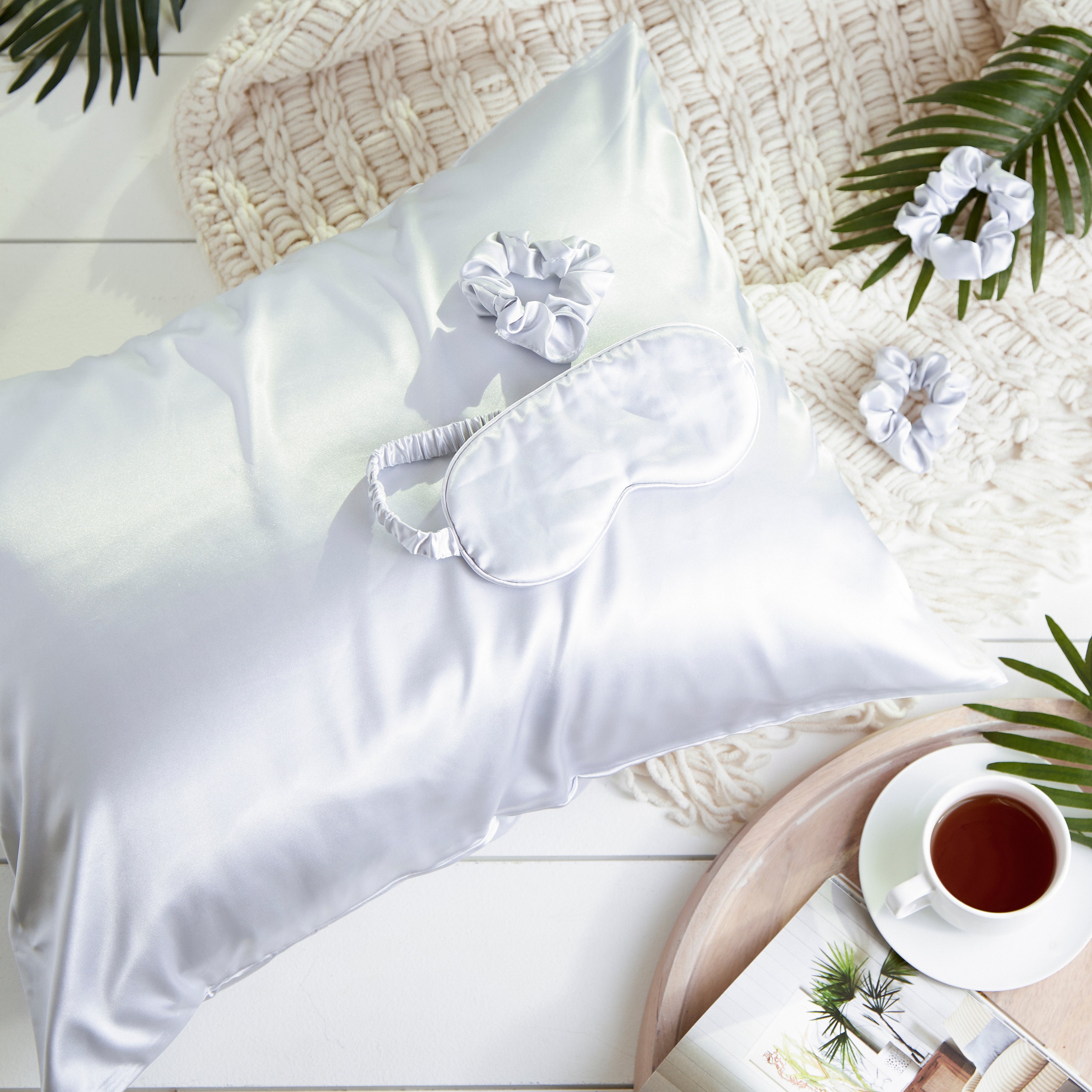 bucky-silk-like-satin-sleep-set-satin-kissenbezug-schlafmaske-und-3-scrunchies-g image 2