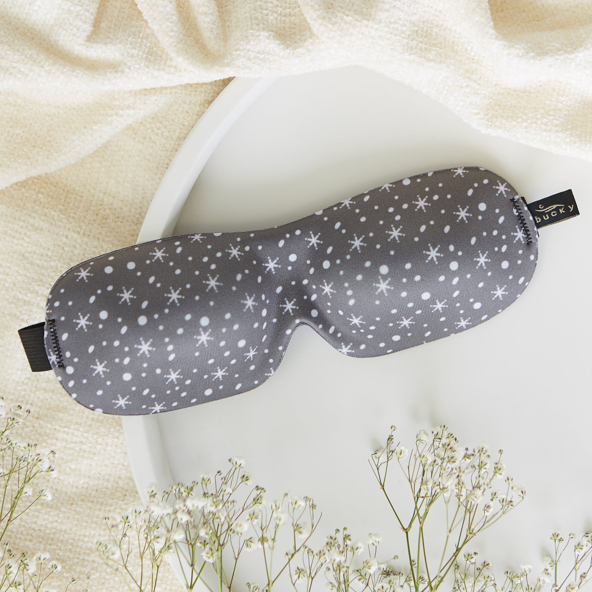 bucky-40-blinks-schlafmaske-snowflakes-konturierte-3d-augenmasse-mit-druckfreien image 2